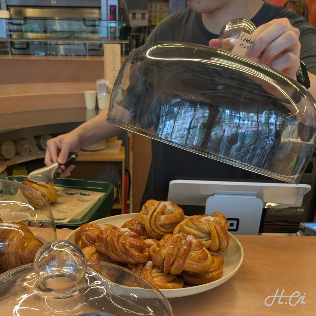 Massif（マッシーフ）のカルダモンロール