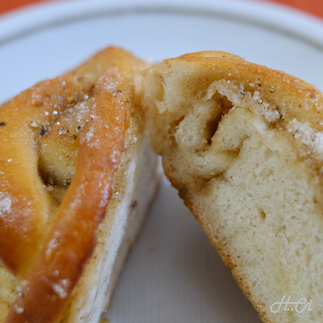 Massif（マッシーフ）のカルダモンロール